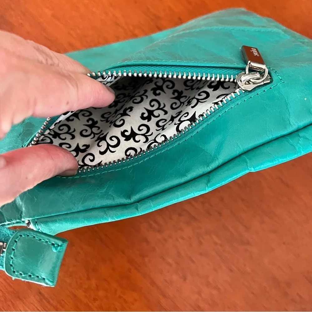 Hobo Teal Leather Crossbody Bag B2-17 - Picture 5 of 11